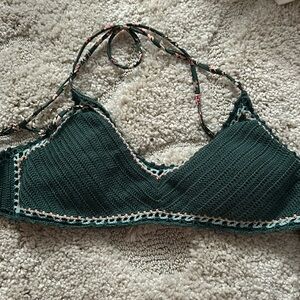 Size L bikini top